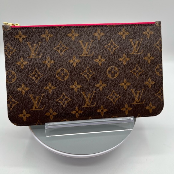 NWOT authentic Louis Vuitton neverfull pouch 🔥🔥 - Picture 8 of 10